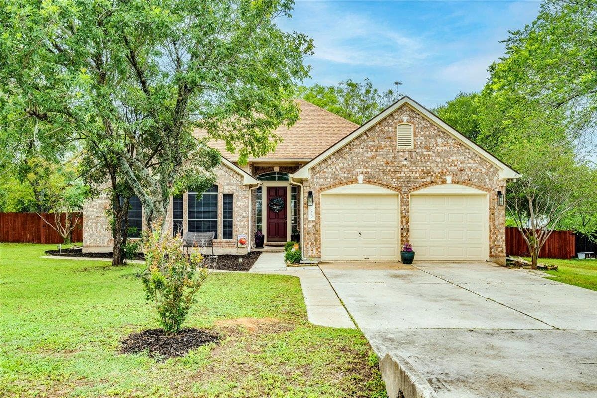 210 Meadow Woods Dr