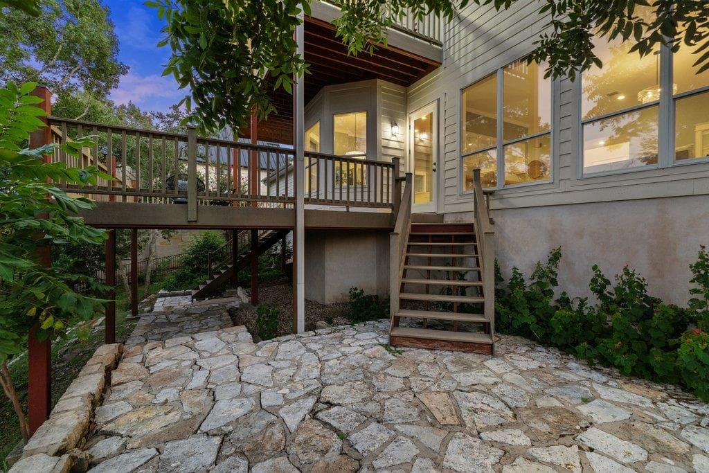 6213 Edwards Mountain Cv