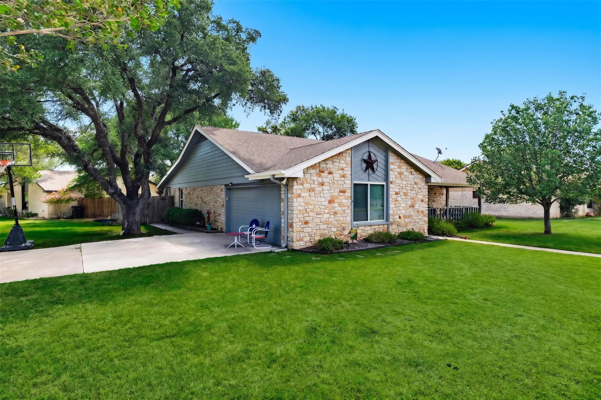 3423 Bluebonnet Trl
