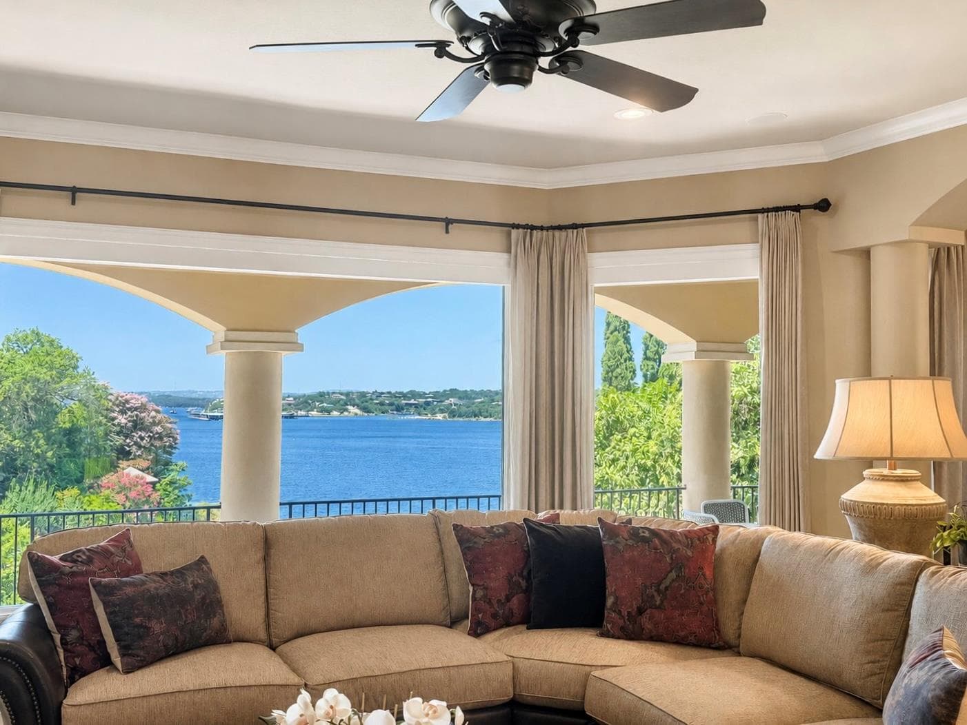 107 Edgewater Cv