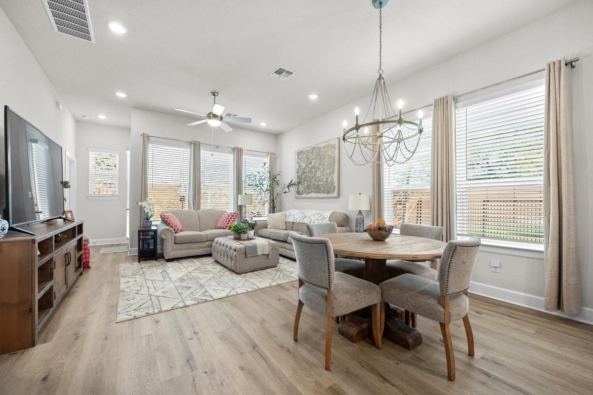 144 Monterey Oak Trl