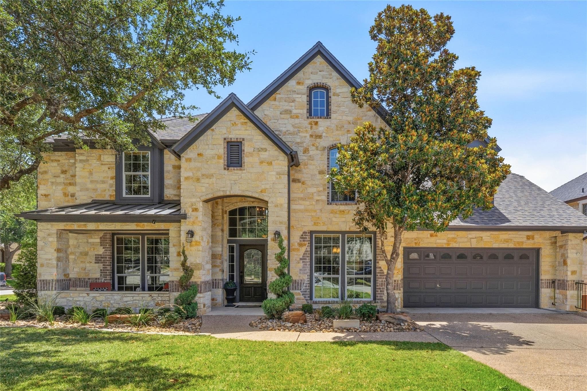 2700 Lothian Dr