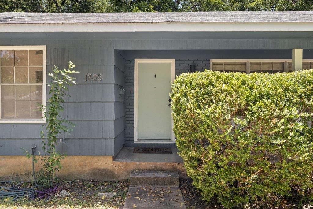 1609 Larkwood Dr