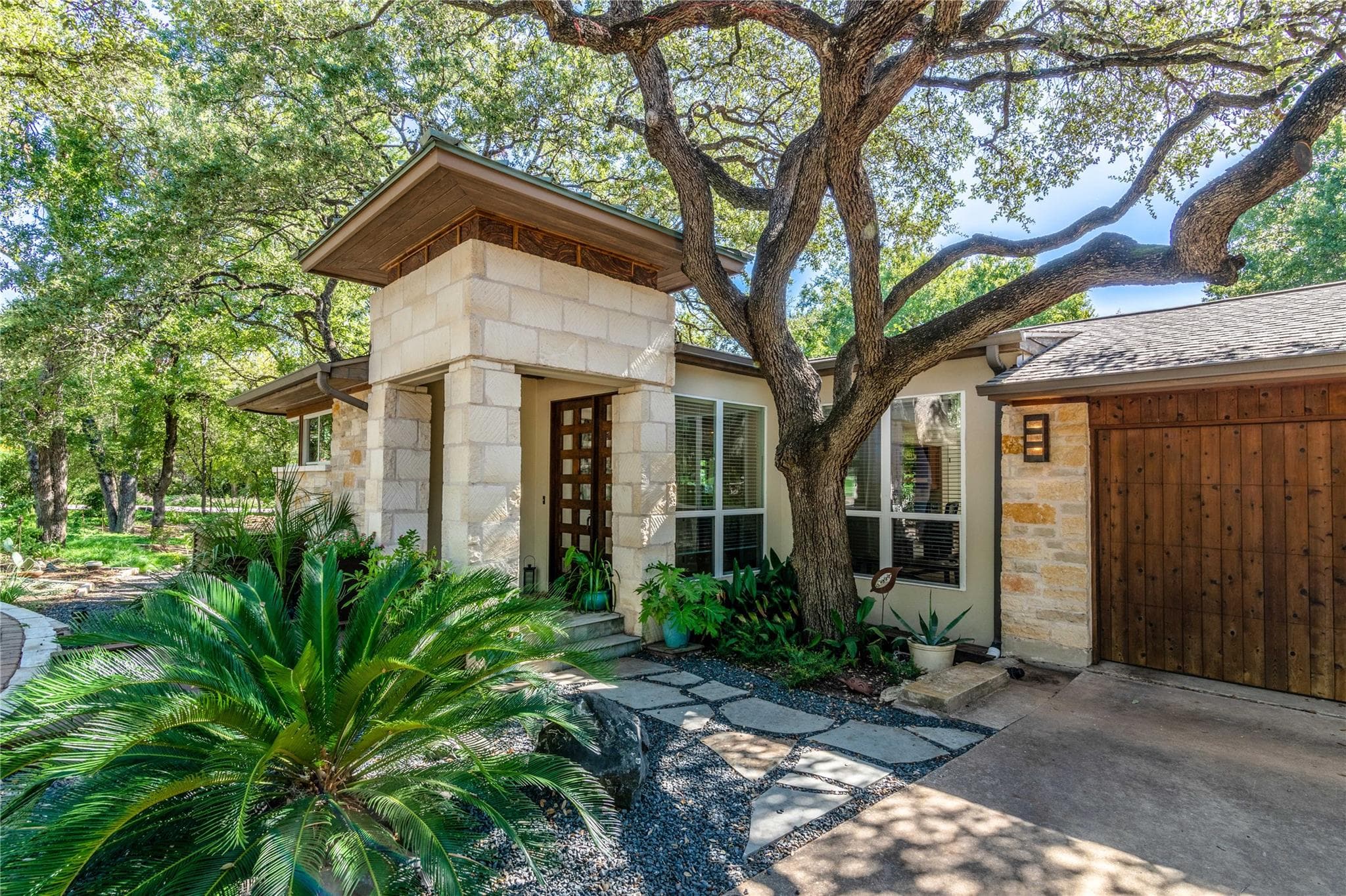 2408 Rollingwood Dr